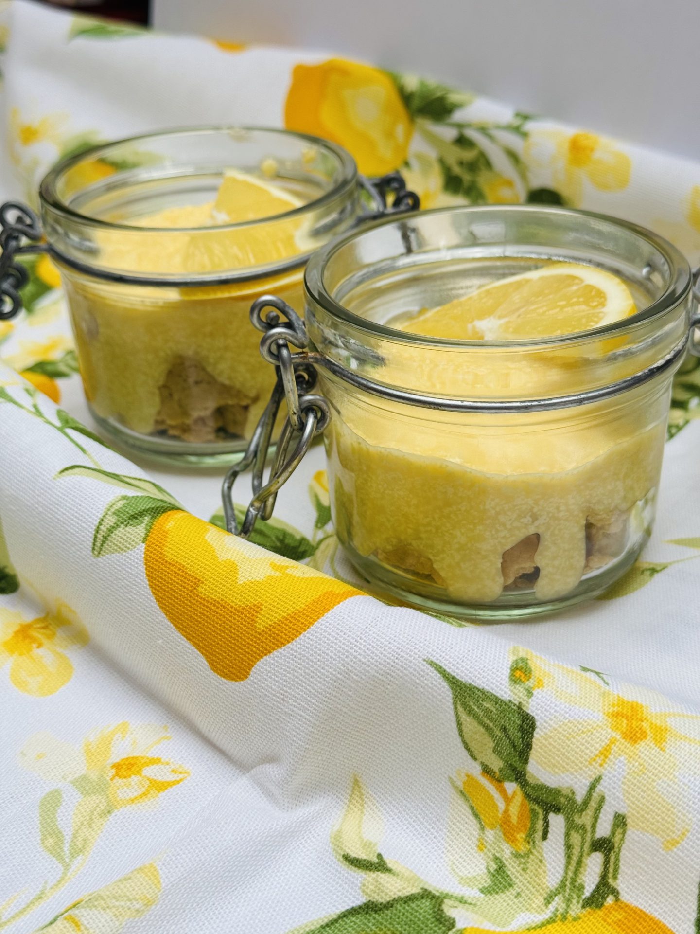 Gluténmentes citrom tarte, poharas kivitelben (cukormentes)