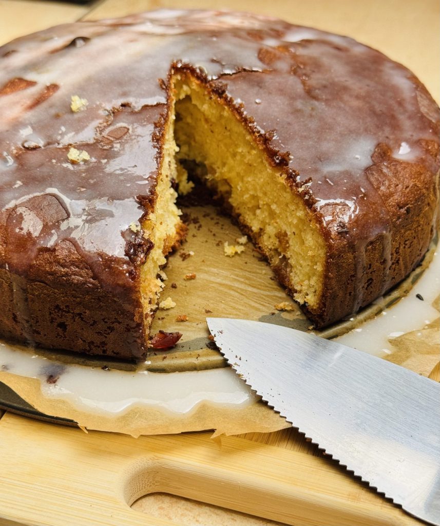 Gluténmentes joghurtos torta aszalt gyümölcsökkel
